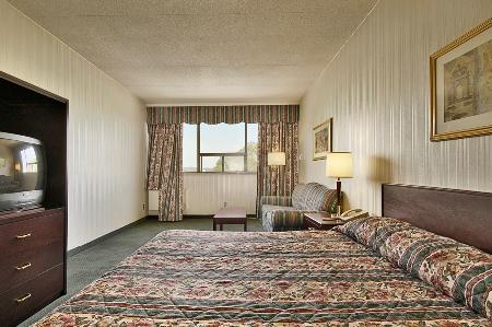 Days Hotel & Conference Toronto Airport East 03.[1]
